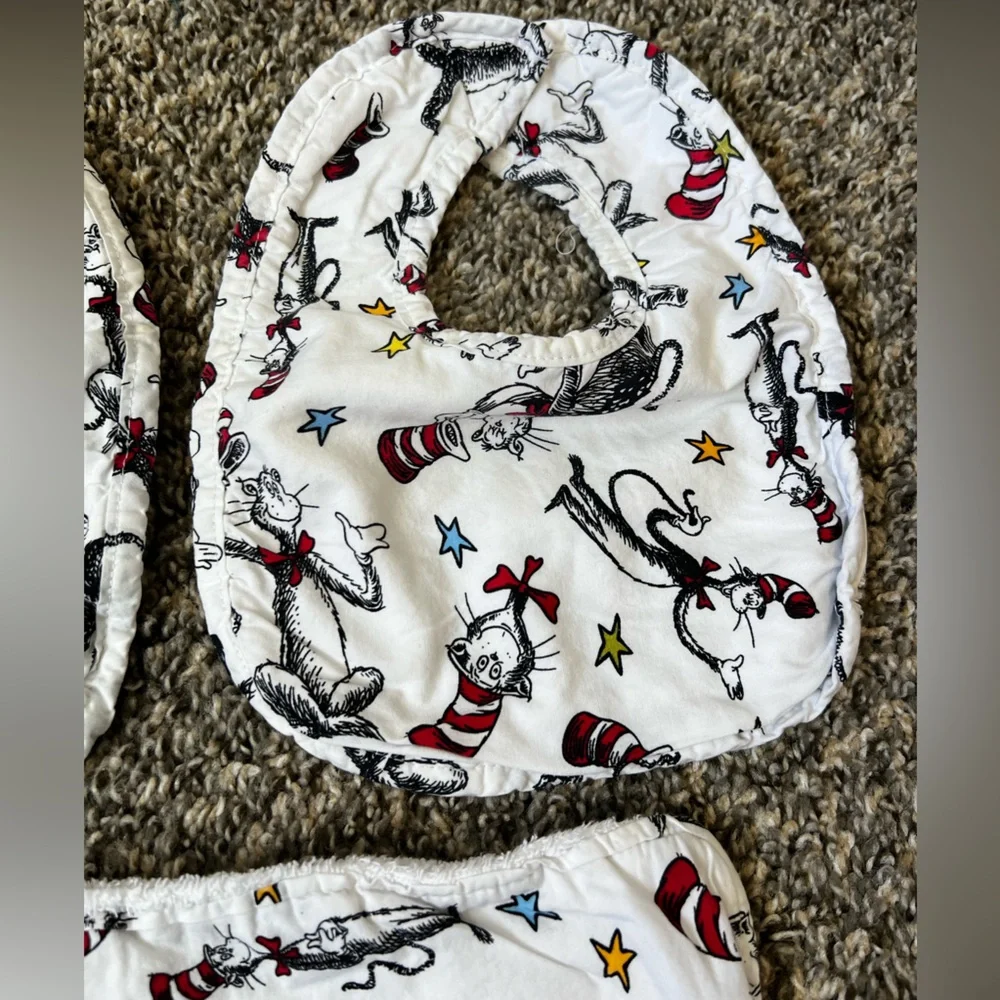 Trend Lab Baby Dr Seuss Cat‎ In The Hat Bundle 2 Bibs 1 Burp Cloth